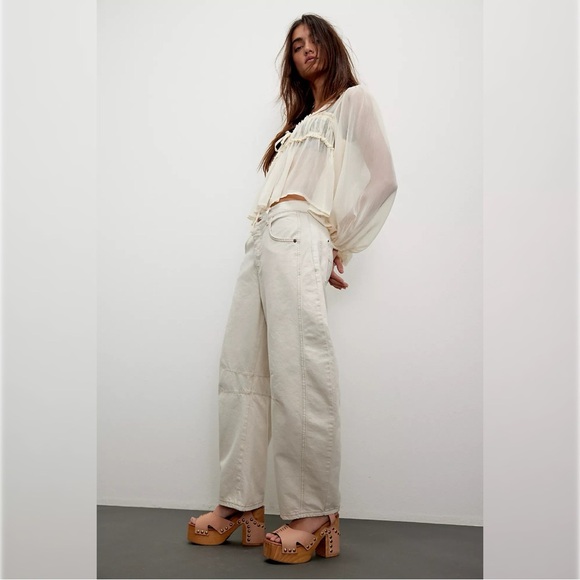 Free People Good Luck Barrel Jeans 29 Cream Milk Denim Curved Bow Leg Boho Chic - Picture 2 of 14